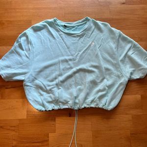WOMEN’s BEST mint green crop tee sweater